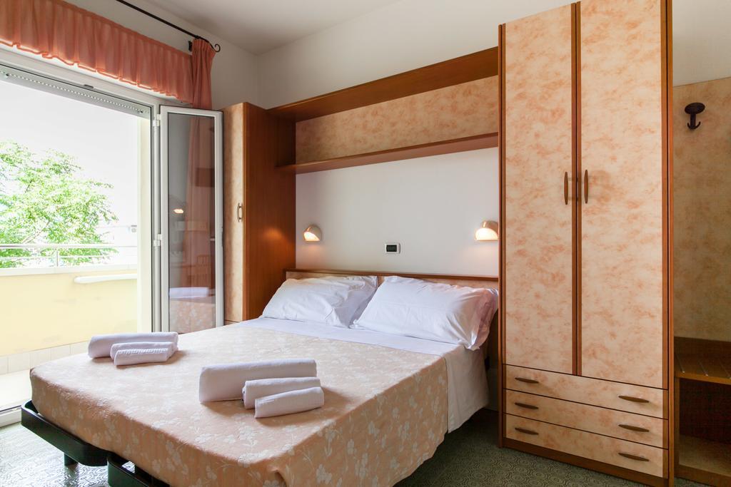 Hotel Sandra ガッテーオ・ア・マーレ 部屋 写真