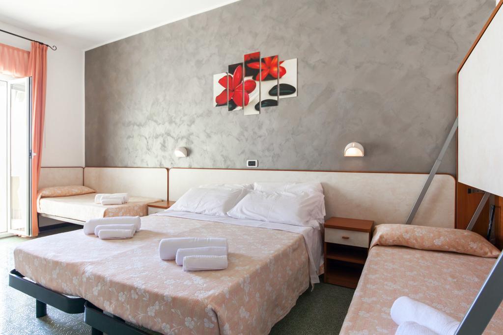 Hotel Sandra ガッテーオ・ア・マーレ 部屋 写真