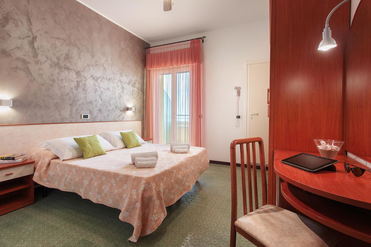 Hotel Sandra ガッテーオ・ア・マーレ エクステリア 写真