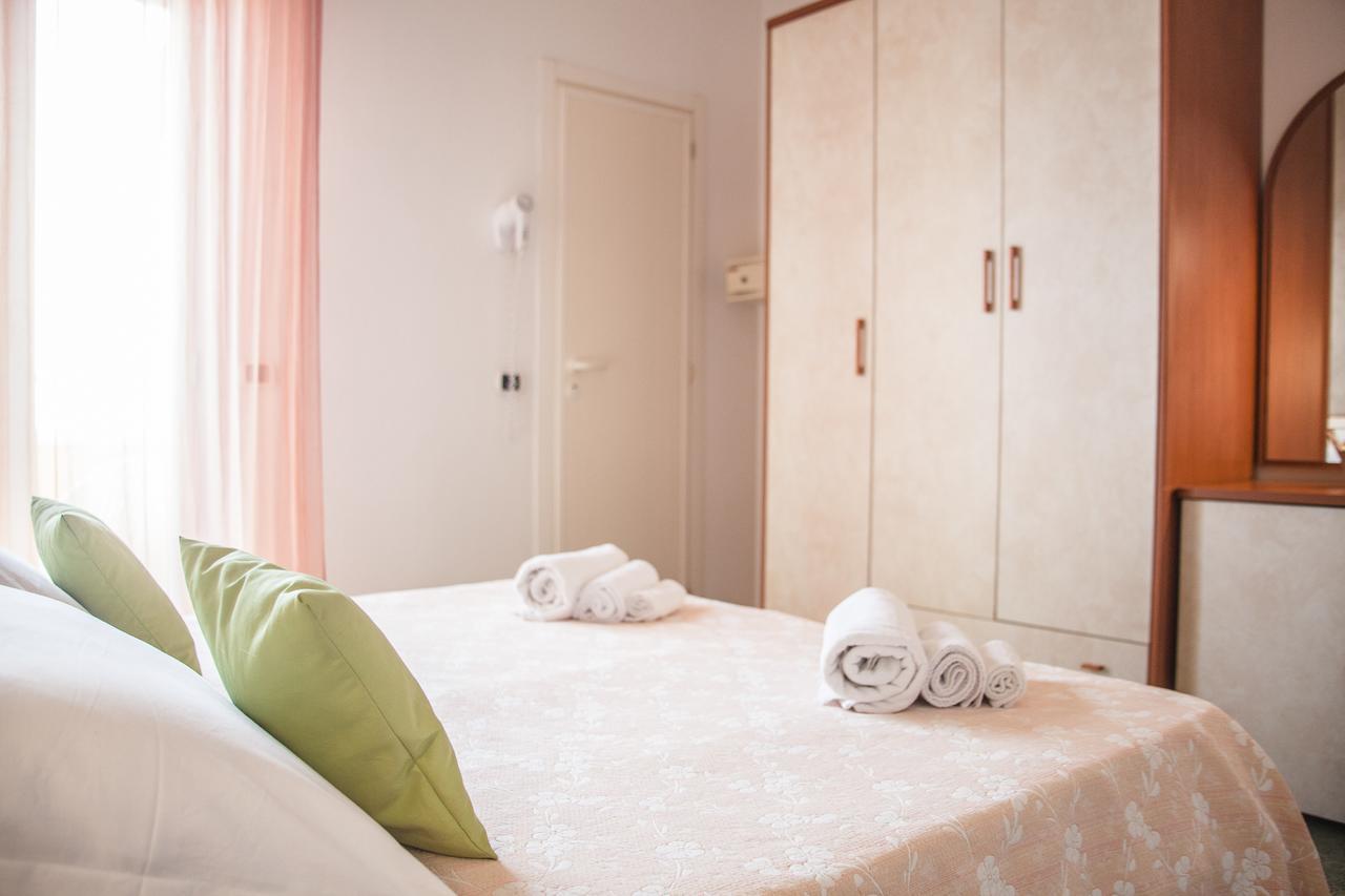 Hotel Sandra ガッテーオ・ア・マーレ エクステリア 写真