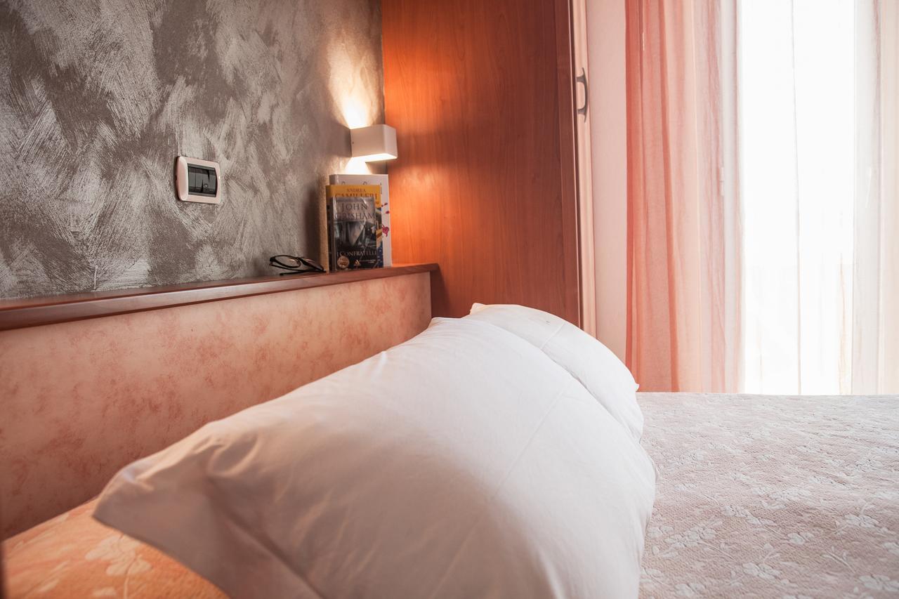 Hotel Sandra ガッテーオ・ア・マーレ エクステリア 写真