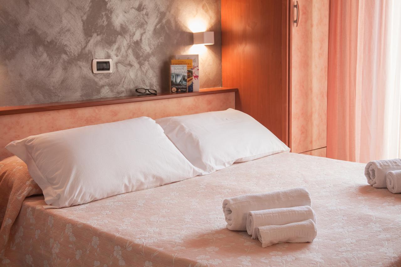 Hotel Sandra ガッテーオ・ア・マーレ エクステリア 写真